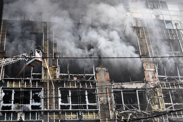 Rescuers use an aerial work platform to extinguish a fire in a business centre, caused by a Russian drone attack, Dnipro, Ukraine, September 28, 2026. At least three people were killed, and another 15 people were injured in the attack. (Photo by Mykola Miakshykov Ukrinform) Russians attack business centre in Dnipro with drone  Copyright: xMykolaxMiakshykovx