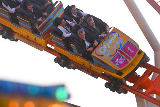 Markus SOEDER (Ministerpraesident Bayern und CSU Vorsitzender) und Oberbuergermeister Dominik Krause fahren Olympia-Looping. Die beiden lösen damit ein Versprechen ein: Sie hatten die Fahrt in der Achterbahn fuer den Fall angekuendigt dass Muenchen den Zuschlag im nationalen Auswahl-Verfahren für die Olympischen Spiele bekommt. 191. Oktoberfest vom 19.09.-04.10.2026 auf der Theresienwiese in Muenchen.