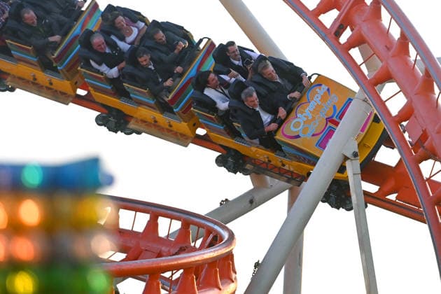 Markus SOEDER (Ministerpraesident Bayern und CSU Vorsitzender) und Oberbuergermeister Dominik Krause fahren Olympia-Looping. Die beiden lösen damit ein Versprechen ein: Sie hatten die Fahrt in der Achterbahn fuer den Fall angekuendigt dass Muenchen den Zuschlag im nationalen Auswahl-Verfahren für die Olympischen Spiele bekommt. 191. Oktoberfest vom 19.09.-04.10.2026 auf der Theresienwiese in Muenchen.