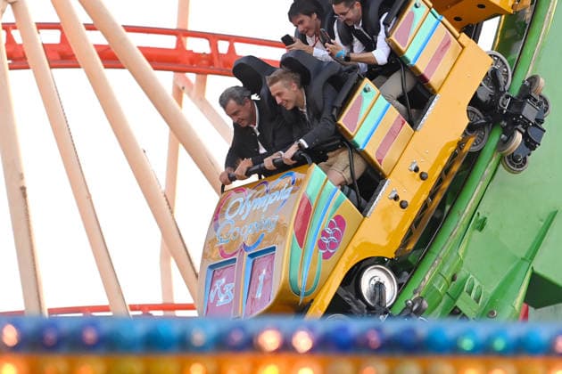 Markus SOEDER (Ministerpraesident Bayern und CSU Vorsitzender) und Oberbuergermeister Dominik Krause fahren Olympia-Looping. Die beiden lösen damit ein Versprechen ein: Sie hatten die Fahrt in der Achterbahn fuer den Fall angekuendigt dass Muenchen den Zuschlag im nationalen Auswahl-Verfahren für die Olympischen Spiele bekommt. 191. Oktoberfest vom 19.09.-04.10.2026 auf der Theresienwiese in Muenchen.