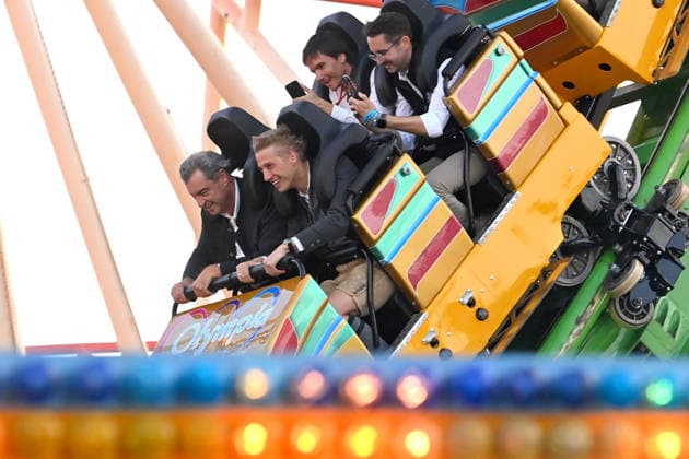 Markus SOEDER (Ministerpraesident Bayern und CSU Vorsitzender) und Oberbuergermeister Dominik Krause fahren Olympia-Looping. Die beiden lösen damit ein Versprechen ein: Sie hatten die Fahrt in der Achterbahn fuer den Fall angekuendigt dass Muenchen den Zuschlag im nationalen Auswahl-Verfahren für die Olympischen Spiele bekommt. 191. Oktoberfest vom 19.09.-04.10.2026 auf der Theresienwiese in Muenchen.