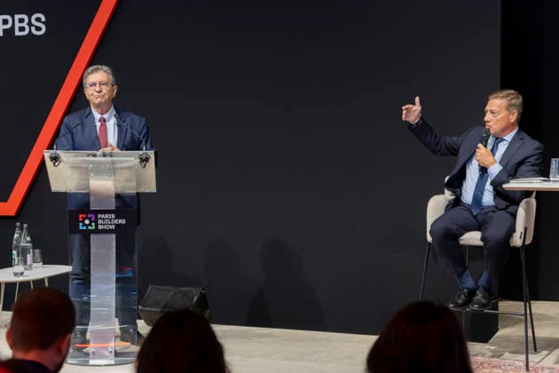 Paris, France September 28, 2026 - Le Grand Oral at the Paris Construction Show, where candidates for the 2027 French presidential election present their proposals regarding the construction and housing sectors. BATIMAT is an international trade fair for building and construction professionals. This year s edition takes place from September 28 to October 1 - Jean-Christophe Repon, Jean Luc Melenchon POLITIQUE, BATIMAT, SECTEUR DE LA CONSTRUCTION, ECONOMIE, BTP, CAPEB  Copyright: xVincentxIsorex
