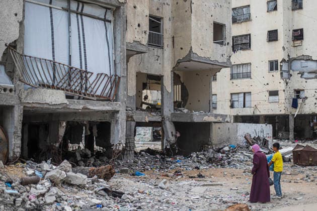 Gaza Al Karama Residential Damage Two Palestinian residents stand among rubble outside severely damaged residential buildings in the Al-Karama neighborhood, northwest of Gaza City, Gaza Strip, on September 28, 2026. Palestinian civilians continue to reside in severely damaged residential buildings in the Al-Karama neighborhood, which were damaged by Israeli airstrikes, amid an ongoing housing crisis in the Gaza Strip. Gaza Gaza Strip Palestinian Territories Copyright: xRamezxHabboubx