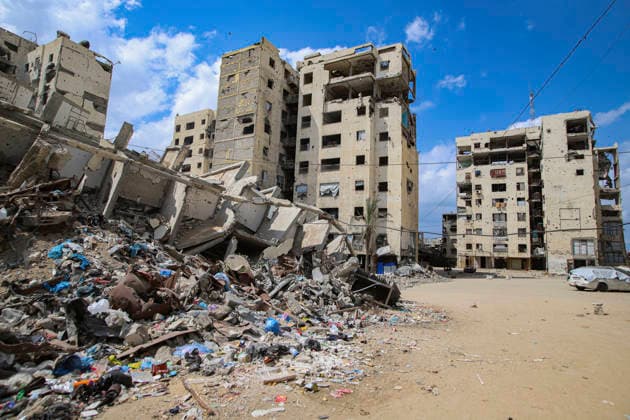 Gaza Al Karama Residential Damage Severely damaged residential towers and piles of rubble line a road in the Al-Karama neighborhood, northwest of Gaza City, Gaza Strip, on September 28, 2026. Palestinian civilians continue to reside in severely damaged residential buildings in the Al-Karama neighborhood, which were damaged by Israeli airstrikes, amid an ongoing housing crisis in the Gaza Strip. Gaza Gaza Strip Palestinian Territories Copyright: xRamezxHabboubx