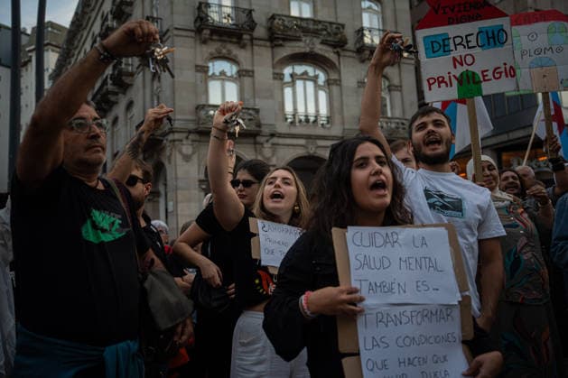 Rally in Vigo in Support of the Maricarmen Decree Dozens of people at a rally in support of the Maricarmen Decree on September 28, 2026, in Vigo, Pontevedra, Galicia, Spain. Organized by the Vigo Housing Alliance, the protest aims to show support for the Maricarmen Decree, the new housing decree demanded by tenants’ unions, named in honor of the octogenarian who was evicted last Wednesday, September 23, in Madrid SEPTEMBER 28, 2026 Adriá Vigo, Pontevedra, Galicia, Vigo, Pontevedra, Galicia, Spain Copyright: xAdrianxIragox 7806629