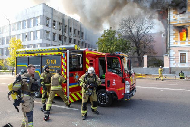 Russian drone strikes Ukrainian National Academy of Sciences building in Kyiv Rescuers work to extinguish a fire at the National Academy of Sciences building in Kyiv, Ukraine, on September 28, 2026, after the structure was hit by a drone. One person was killed and three others were injured in the attack. Kyiv Ukraine  Copyright: xVolodymyrxTarasovx originalFilename: ukrinform-russiand260928_npSyI.jpg