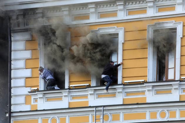 Russian drone strikes Ukrainian National Academy of Sciences building in Kyiv Two men attempt to escape from the National Academy of Sciences building, which is burning after being hit by a drone, in Kyiv, Ukraine, on September 28, 2026. One person was killed, and three others were injured in the attack. Kyiv Ukraine  Copyright: xVolodymyrxTarasovx originalFilename: ukrinform-russiand260928_npU8G.jpg