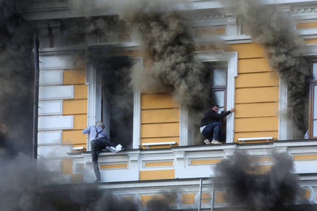 Russian drone strikes Ukrainian National Academy of Sciences building in Kyiv Two men attempt to escape from the National Academy of Sciences building, which is on fire after being hit by a drone, in Kyiv, Ukraine, on September 28, 2026. One person was killed, and three others were injured in the attack. Kyiv Ukraine  Copyright: xVolodymyrxTarasovx originalFilename: ukrinform-russiand260928_npaX8.jpg
