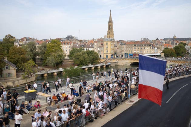 Visit to Metz of Pope Leo XIV - RL People wait on the way where The Holy Father’s ride in the popemobile ahead of a Mass led by Pope Leo XIV, in Metz, northeastern France on September 28, 2026 on the last day of his visit to France. Photo by Raphael Lafargue ABACAPRESS.COM Metz France  Copyright: xLafarguexRaphael ABACAx