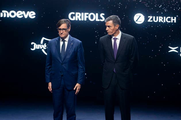 Sánchez and Illa Attend the 4th Vanguardia Awards Ceremony in Barcelona The president of the Generalitat, Salvador Illa i, and the prime minister, Pedro Sánchez d, during the 4th Vanguardia Awards ceremony on September 28, 2026, in Barcelona, Catalonia, Spain. These awards bring together more than 1,200 prominent figures to recognize ten categories focused on sustainability, innovation, culture, and civic engagement. SEPTEMBER 28, 2026 Lorena Sopê Barcelona Catalonia Barcelona Catalonia Spain Copyright: xLorenaxSopênax 7806722