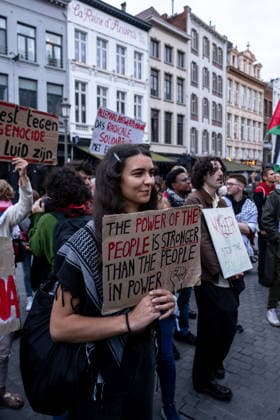 Pro-Palestine activists rally in Antwerp calling for evacuation of Gazans with valid visas ANTWERP, BELGIUM - SEPTEMBER 28: Pro-Palestine activists gather outside Antwerp City Hall during a demonstration organized by the Antwerp Coalition for Palestine, calling on Belgian authorities to facilitate the evacuation of Gazans holding valid visas and bring them to Belgium, in Antwerp, Belgium, on September 28, 2026. Bob Reijnders Lodewijks Anadolu Antwerp Belgium. Editorial use only. Please get in touch for any other usage.  Copyright: x2026xAnadoluxBobxReijndersxLodewijksx