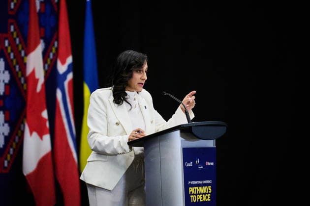 September 28, 2026, Toronto, On, Canada: Minister of Foreign Affairs Anita Anand speaks to media at the Pathways to Peace conference on the return of Ukrainian children held by Russian officials in Toronto, on Monday, Sept. 28, 2026. Toronto Canada  - ZUMAc35_ 20260928_zaf_c35_136 Copyright: xSammyxKoganx