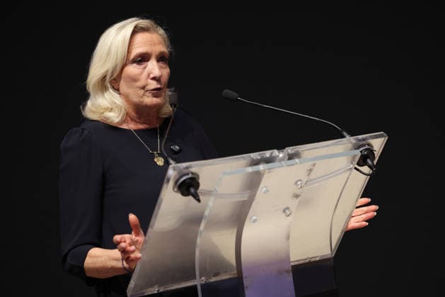 Marine Le Pen lors du Grand oral des candidats Ã l Ã lection prÃ sidentielle 2027 organisÃ par le Salon Batimat Ã Paris Marine Le Pen lors du Grand oral des candidats Ã l Ã lection prÃ sidentielle 2027 organisÃ par le Salon Batimat Ã Paris, France le 28 septembre 2026 Marine Le Pen during the major forum for 2027 presidential election candidates organized by the Batimat trade show in Paris, France, on September 28, 2026  Copyright: xBertrandxVanierx