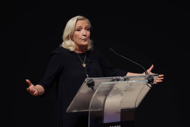 Marine Le Pen lors du Grand oral des candidats Ã l Ã lection prÃ sidentielle 2027 organisÃ par le Salon Batimat Ã Paris Marine Le Pen lors du Grand oral des candidats Ã l Ã lection prÃ sidentielle 2027 organisÃ par le Salon Batimat Ã Paris, France le 28 septembre 2026 Marine Le Pen during the major forum for 2027 presidential election candidates organized by the Batimat trade show in Paris, France, on September 28, 2026  Copyright: xBertrandxVanierx