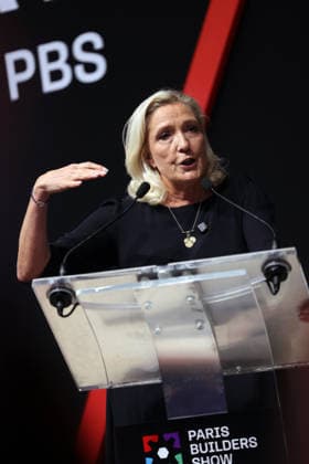 Marine Le Pen lors du Grand oral des candidats Ã l Ã lection prÃ sidentielle 2027 organisÃ par le Salon Batimat Ã Paris Marine Le Pen lors du Grand oral des candidats Ã l Ã lection prÃ sidentielle 2027 organisÃ par le Salon Batimat Ã Paris, France le 28 septembre 2026 Marine Le Pen during the major forum for 2027 presidential election candidates organized by the Batimat trade show in Paris, France, on September 28, 2026  Copyright: xBertrandxVanierx