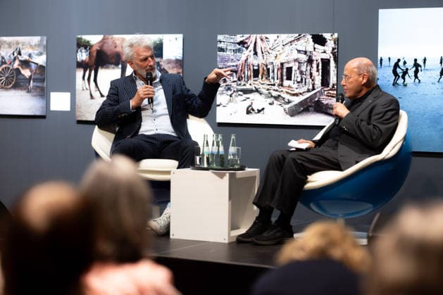 Tuebingen, Gysis Begegnungen im Neuen Kunstmuseum mit Rufus Beck, 28.09.2026 Rufus Beck (links) im Gespraech mit Gregor Gysi