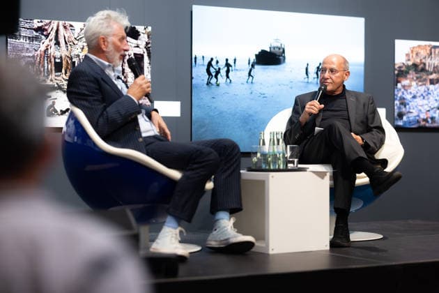 Tuebingen, Gysis Begegnungen im Neuen Kunstmuseum mit Rufus Beck, 28.09.2026 Rufus Beck (links) im Gespraech mit Gregor Gysi