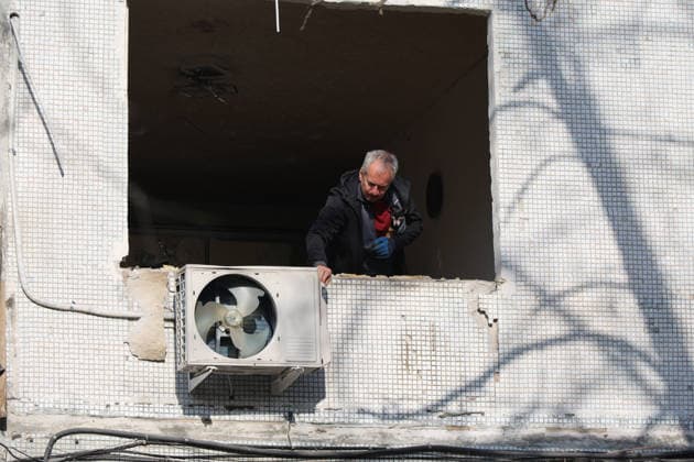 RECORD DATE NOT STATED A man inspects an air-conditioning unit from a window of a multi-storey residential building damaged by a Russian glide bomb strike in Kharkiv, Ukraine, on September 28, 2026. Russian forces launched glide bomb strikes on the Kyivskyi and Saltivskyi districts of Kharkiv, with one bomb hitting the apartment building. More than 35 people, including children, were injured in the attack (Photo by Viacheslav Madiievskyi Ukrinform) Russian glide bomb hits apartment building in Kharkiv  Copyright: xViacheslavxMadiievskyix