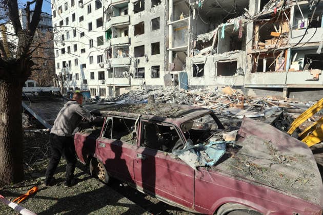 RECORD DATE NOT STATED A man stands next to a damaged car near a multi-storey residential building hit by a Russian glide bomb in Kharkiv, Ukraine, on September 28, 2026. Russian forces launched glide bomb strikes on the Kyivskyi and Saltivskyi districts of Kharkiv, with one bomb hitting the apartment building. More than 35 people, including children, were injured in the attack (Photo by Viacheslav Madiievskyi Ukrinform) Russian glide bomb hits apartment building in Kharkiv  Copyright: xViacheslavxMadiievskyix