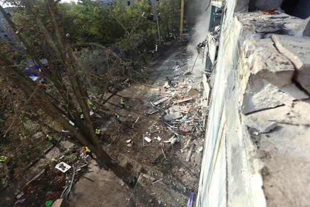 RECORD DATE NOT STATED Municipal workers deal with the aftermath of a Russian glide bomb strike on a multi-storey residential building in Kharkiv, Ukraine, on September 28, 2026. Russian forces launched glide bomb strikes on the Kyivskyi and Saltivskyi districts of Kharkiv, with one bomb hitting the apartment building. More than 35 people, including children, were injured in the attack (Photo by Viacheslav Madiievskyi Ukrinform) Russian glide bomb hits apartment building in Kharkiv  Copyright: xViacheslavxMadiievskyix