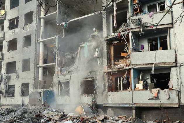 RECORD DATE NOT STATED Rescuers work to deal with the aftermath of a Russian glide bomb strike on a multi-storey residential building in Kharkiv, Ukraine, on September 28, 2026. Russian forces launched glide bomb strikes on the Kyivskyi and Saltivskyi districts of Kharkiv, with one bomb hitting the apartment building. More than 35 people, including children, were injured in the attack (Photo by Viacheslav Madiievskyi Ukrinform) Russian glide bomb hits apartment building in Kharkiv  Copyright: xViacheslavxMadiievskyix