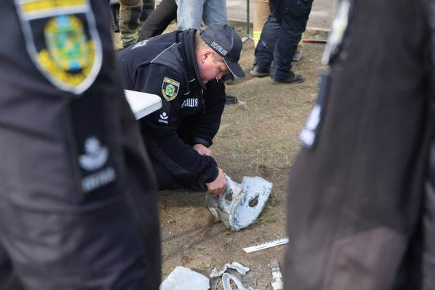 RECORD DATE NOT STATED A law enforcement officer stands near debris from a Russian glide bomb that hit a multi-storey residential building in Kharkiv, Ukraine, on September 28, 2026. Russian forces launched glide bomb strikes on the Kyivskyi and Saltivskyi districts of Kharkiv, with one bomb hitting the apartment building. More than 35 people, including children, were injured in the attack (Photo by Viacheslav Madiievskyi Ukrinform) Russian glide bomb hits apartment building in Kharkiv  Copyright: xViacheslavxMadiievskyix