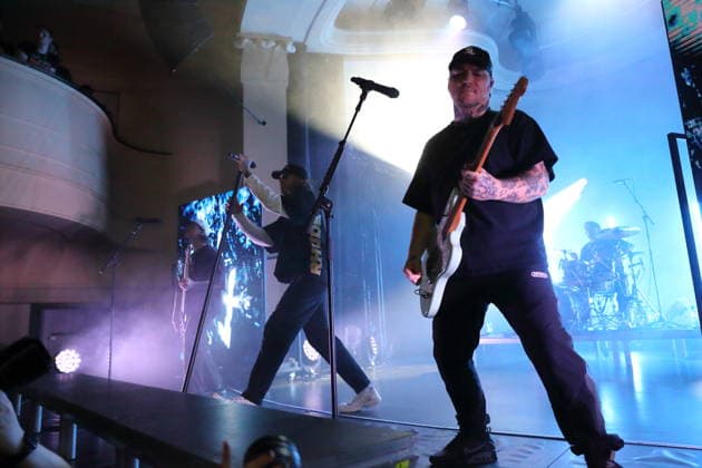Jonathan Reeves, Joel Birch und Dan Brown, v.l., von der Band The Amity Affliction bei einem Konzert im Metropol in Berlin, 28. September 2026. The Amity Affliction Konzert Berlin