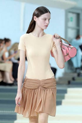 PFW - Julie Kegels Runway A model walks the runway during the Julie Kegels Womenswear Spring Summer 2027 show as part of Paris Fashion Week on September 28, 2026 in Paris, France. Photo by Alain-Gil Gonzalez ABACAPRESS.COM Paris France  Copyright: xGonzalezxAlain-Gil ABACAx