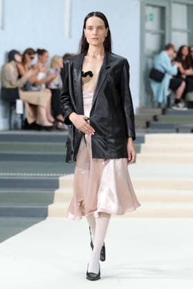 PFW - Julie Kegels Runway A model walks the runway during the Julie Kegels Womenswear Spring Summer 2027 show as part of Paris Fashion Week on September 28, 2026 in Paris, France. Photo by Alain-Gil Gonzalez ABACAPRESS.COM Paris France  Copyright: xGonzalezxAlain-Gil ABACAx