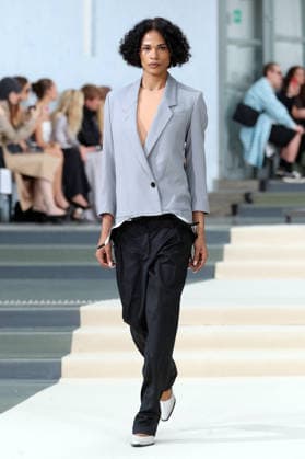 PFW - Julie Kegels Runway A model walks the runway during the Julie Kegels Womenswear Spring Summer 2027 show as part of Paris Fashion Week on September 28, 2026 in Paris, France. Photo by Alain-Gil Gonzalez ABACAPRESS.COM Paris France  Copyright: xGonzalezxAlain-Gil ABACAx