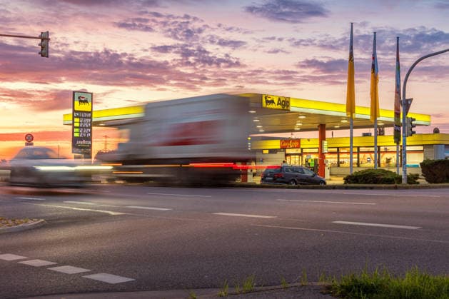 29.09.2026 - Blick auf die AGIP Tankstelle in Pasewalk an der Bundesstraße B104 mit der aktuellen Preistafel des Tages Pasewalk Mecklenburg-Vorpommern Deutschland