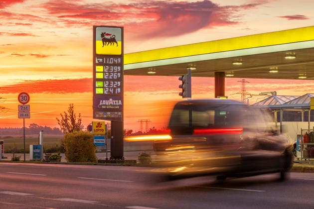 29.09.2026 - Blick auf die AGIP Tankstelle in Pasewalk an der Bundesstraße B104 mit der aktuellen Preistafel des Tages Pasewalk Mecklenburg-Vorpommern Deutschland