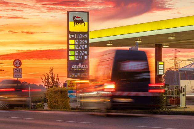 29.09.2026 - Blick auf die AGIP Tankstelle in Pasewalk an der Bundesstraße B104 mit der aktuellen Preistafel des Tages Pasewalk Mecklenburg-Vorpommern Deutschland