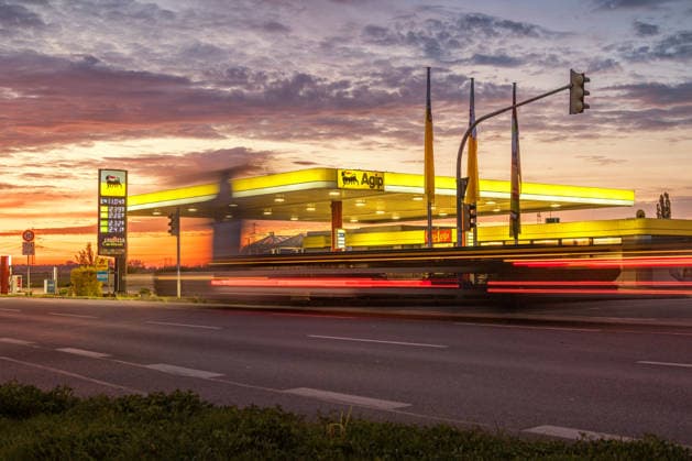 29.09.2026 - Blick auf die AGIP Tankstelle in Pasewalk an der Bundesstraße B104 mit der aktuellen Preistafel des Tages Pasewalk Mecklenburg-Vorpommern Deutschland