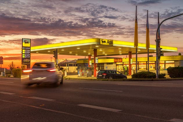 29.09.2026 - Blick auf die AGIP Tankstelle in Pasewalk an der Bundesstraße B104 mit der aktuellen Preistafel des Tages Pasewalk Mecklenburg-Vorpommern Deutschland