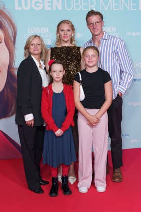 Johanna Gastdorf, Elise Lindner, Rosalie Thomass, Emma Mütze und Golo Euler bei der Premiere des Kinofilms Lügen über meine Mutter in der Astor Film Lounge im Arri. München, 28.09.2026