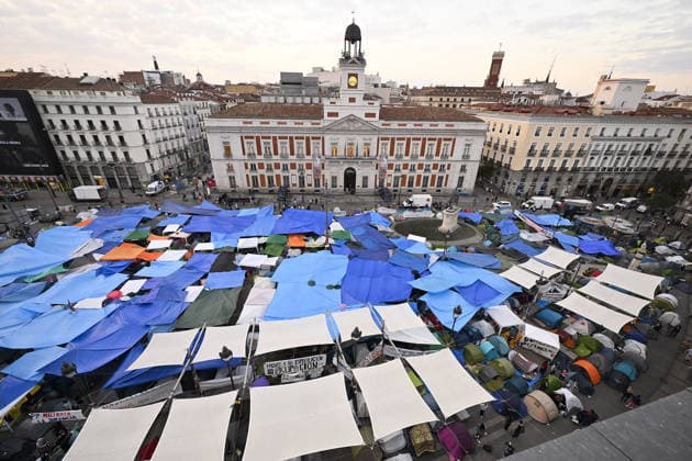 Tent protest continues against housing crisis in Spain MADRID, SPAIN - SEPTEMBER 29 : Protesters continue their tent-city demonstration at Sol Square, demanding solutions from central and regional governments to combat the country s housing crisis, following the court-ordered and police-enforced eviction on September 23 of 87-year-old Mari Carmen, a symbolic figure who became unable to afford the rent on her 70-year residence on September 29, 2026 in Madrid, Spain. Burak Akbulut Anadolu Madrid Spain. Editorial use only. Please get in touch for any other usage.  Copyright: x2026xAnadoluxBurakxAkbulutx