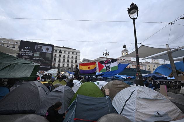 Tent protest continues against housing crisis in Spain MADRID, SPAIN - SEPTEMBER 29 : Protesters continue their tent-city demonstration at Sol Square, demanding solutions from central and regional governments to combat the country s housing crisis, following the court-ordered and police-enforced eviction on September 23 of 87-year-old Mari Carmen, a symbolic figure who became unable to afford the rent on her 70-year residence on September 29, 2026 in Madrid, Spain. Burak Akbulut Anadolu Madrid Spain. Editorial use only. Please get in touch for any other usage.  Copyright: x2026xAnadoluxBurakxAkbulutx