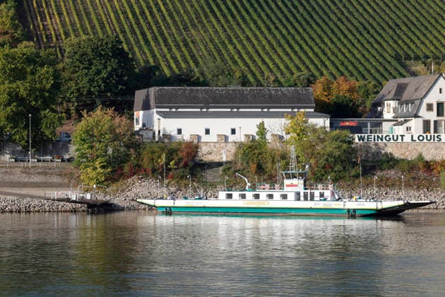 Historischer Minuspegel 29.09.2026 Aufgrund Niedrigwasser weist der Rhein für die Fähre Landskrone zwischen Kornsand und Nierstein für Worms einen aktuellen Minuspegel von minus 27 Zentimeter auf. Dies ist ein historisches Rekordtief. Baggerarbeiten in den letzten Tagen an der Anlegestelle Kornsand ermöglichen jetzt das Anlegen der Rheinfähre mit geringer Ladungsauslastung. Erst längerer Niederschlag würde die Situation verbessern Kornsand Hessen Deutschland