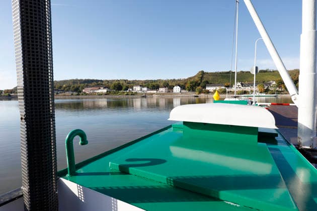 Historischer Minuspegel 29.09.2026 Aufgrund Niedrigwasser weist der Rhein für die Fähre Landskrone zwischen Kornsand und Nierstein für Worms einen aktuellen Minuspegel von minus 27 Zentimeter auf. Dies ist ein historisches Rekordtief. Baggerarbeiten in den letzten Tagen an der Anlegestelle Kornsand ermöglichen jetzt das Anlegen der Rheinfähre mit geringer Ladungsauslastung. Erst längerer Niederschlag würde die Situation verbessern Kornsand Hessen Deutschland