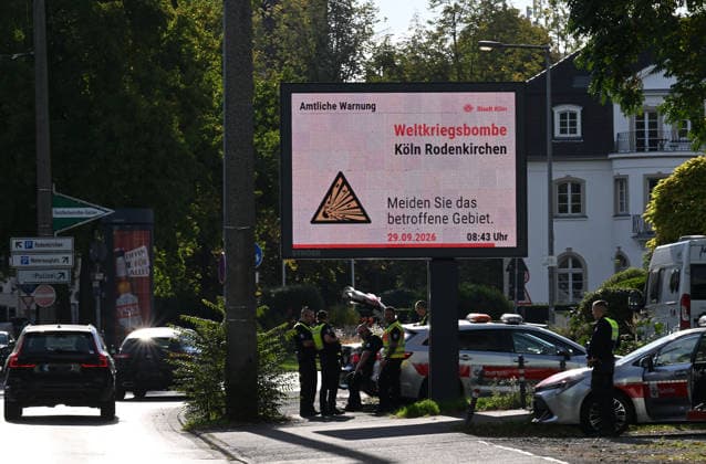 29.09.2026, xophax, öffentliches Leben, Köln, Cologne. Rodenkirchen. Bombenfund. Stadt Köln Warnung, Weltkriegsbombe. Köln