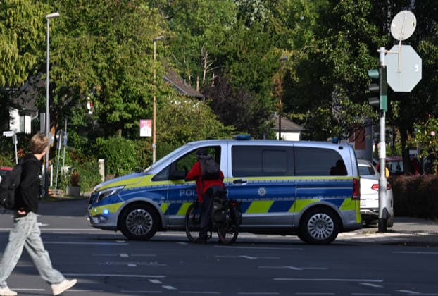 29.09.2026, xophax, öffentliches Leben, Köln, Cologne. Rodenkirchen. Bombenfund. Stadt Köln Warnung, Weltkriegsbombe. Köln