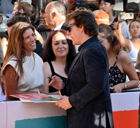 Cast member Tom Cruise signs autographs at the premiere of the dramatic dark comedy motion picture Digger at the Director s Village in the Westwood section of Los Angeles on Monday, September 28, 2026. Storyline: The most powerful man in the world embarks on a frantic mission to prove he is humanity s savior before the disaster he s unleashed destroys everything.  LAP20260928202 JIMxRUYMEN