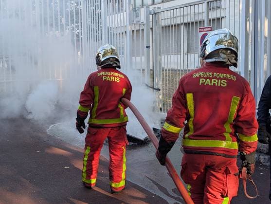Student blockades spread across France over deteriorating learning conditions PARIS, FRANCE - SEPTEMBER 29: Firefighters respond to a fire as students gather in front of barricaded access gates during a blockade at the Lycee Paul-Eluard high school in the northern Paris suburb of Saint-Denis, France, on September 29, 2026. Protests and student-led entrance blockades have intensified across Ile-de-France and regional urban centers in recent days, as secondary students demonstrate against poor learning conditions. Luc Auffret Anadolu Paris France. Editorial use only. Please get in touch for any other usage.  Copyright: x2026xAnadoluxLucxAuffretx