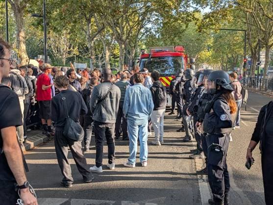 Student blockades spread across France over deteriorating learning conditions PARIS, FRANCE - SEPTEMBER 29: Students gather in front of barricaded access gates during a blockade at the Lycee Paul-Eluard high school in the northern Paris suburb of Saint-Denis, France, on September 29, 2026. Protests and student-led entrance blockades have intensified across Ile-de-France and regional urban centers in recent days, as secondary students demonstrate against poor learning conditions. Luc Auffret Anadolu Paris France. Editorial use only. Please get in touch for any other usage.  Copyright: x2026xAnadoluxLucxAuffretx