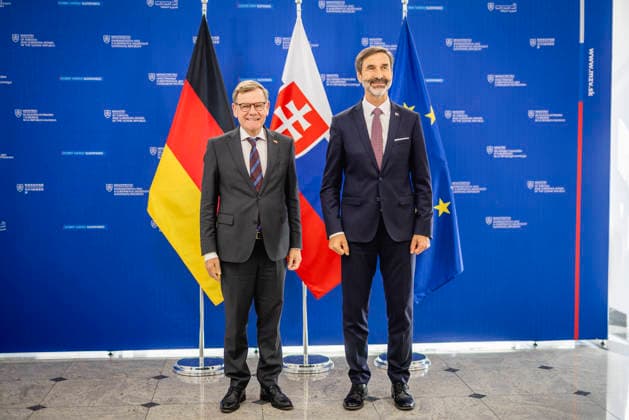 (L-R) Johann Wadephul (CDU), Bundesaussenminister, und Juraj Blanar, Aussenminister der Slowakei, aufgenommen im Rahmen eines Treffens in Bratislava, 29.09.2026. Fotografiert im Auftrag des Auswaertigen Amtes Bratislava Slowakei Copyright: xJulianexSonntagx