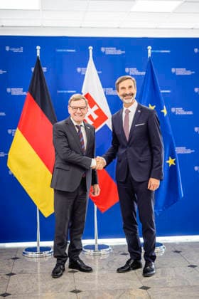 (L-R) Johann Wadephul (CDU), Bundesaussenminister, und Juraj Blanar, Aussenminister der Slowakei, aufgenommen im Rahmen eines Treffens in Bratislava, 29.09.2026. Fotografiert im Auftrag des Auswaertigen Amtes Bratislava Slowakei Copyright: xJulianexSonntagx