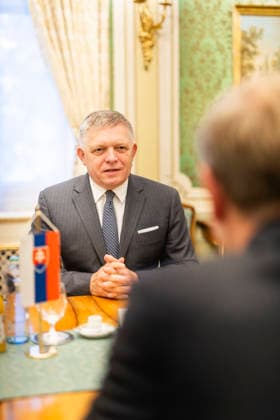 Robert Fico, Ministerpraesident der Slowakei, aufgenommen im Rahmen eines Treffens in Bratislava, 29.09.2026. Fotografiert im Auftrag des Auswaertigen Amtes Bratislava Slowakei Copyright: xJulianexSonntagx