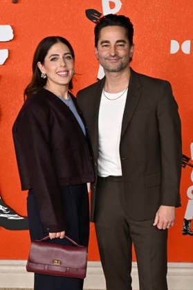 Natalie Qasabian und Sev Ohanian bei der Premiere des Kinofilms Digger im Directors Village. Los Angeles, 28.09.2026