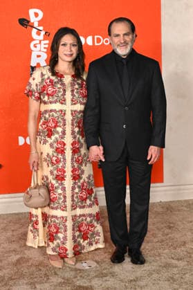 Michael Stuhlbarg mit Ehefrau Mai-Linh Lofgren bei der Premiere des Kinofilms Digger im Directors Village. Los Angeles, 28.09.2026